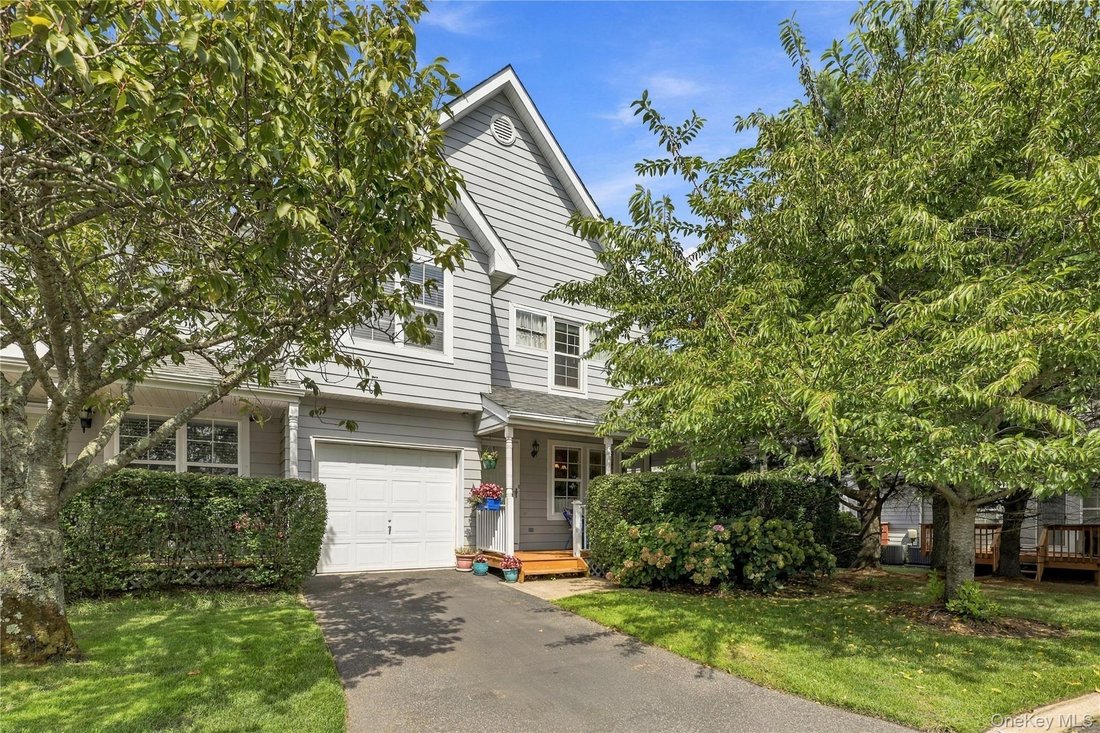 House in Central Islip, New York, United States 1 - 18863285