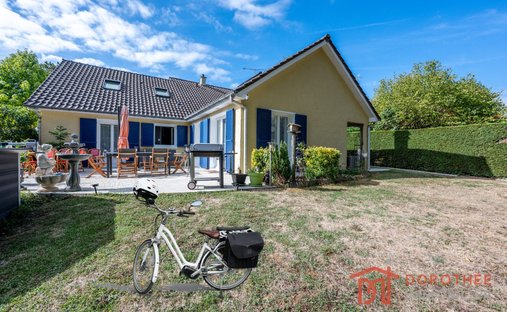 House in Les Sablons, Villecresnes, France 1