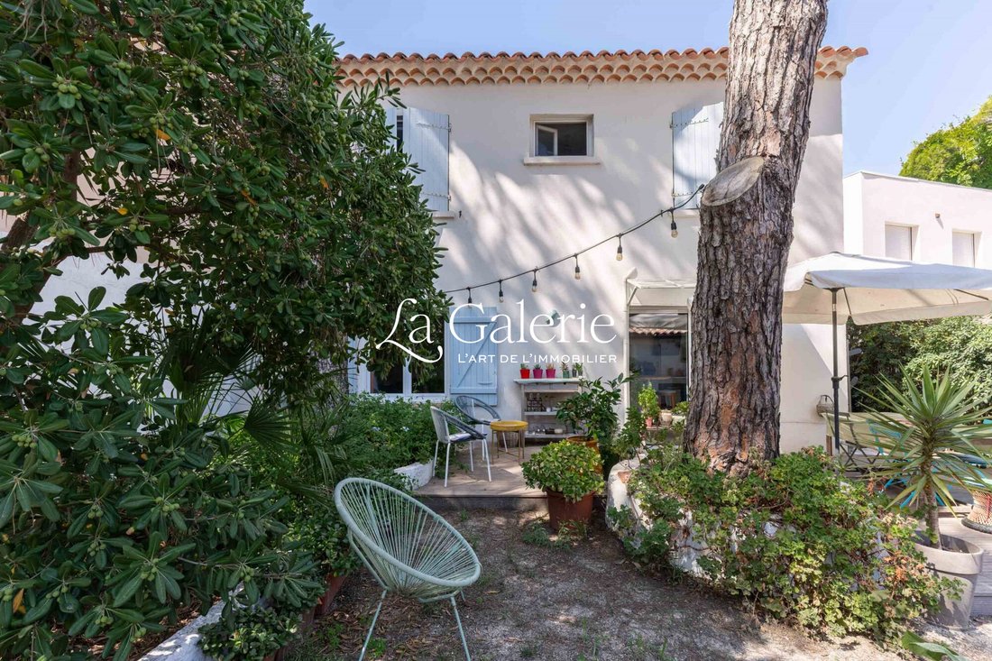Villa in Hyeres, Provence-Alpes-Côte d'Azur, France 3 - 18868416