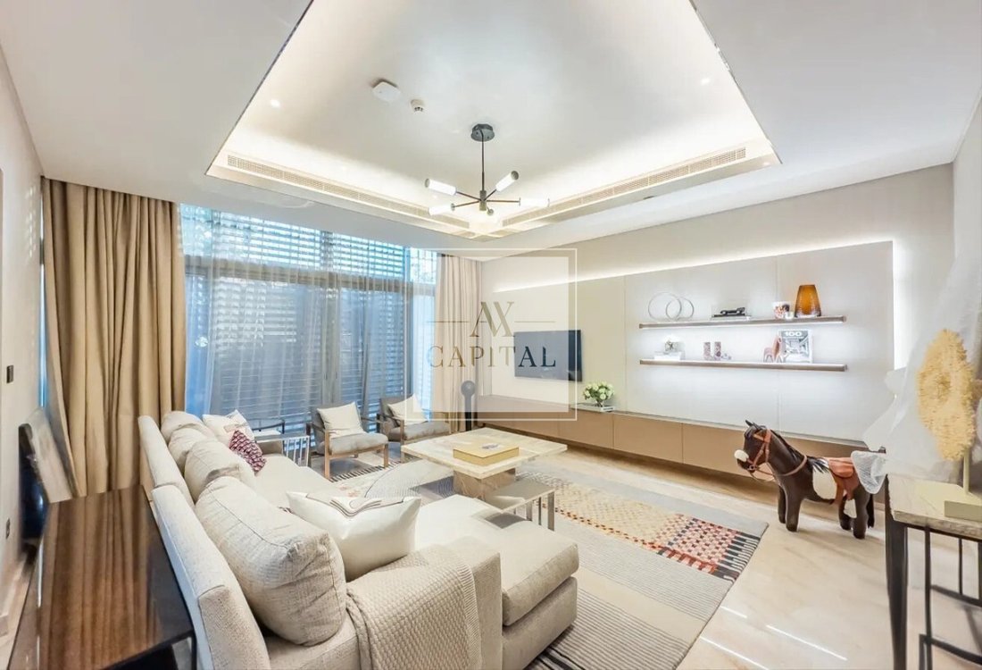 Villa in The Meadows, Dubai, United Arab Emirates 2 - 18863686