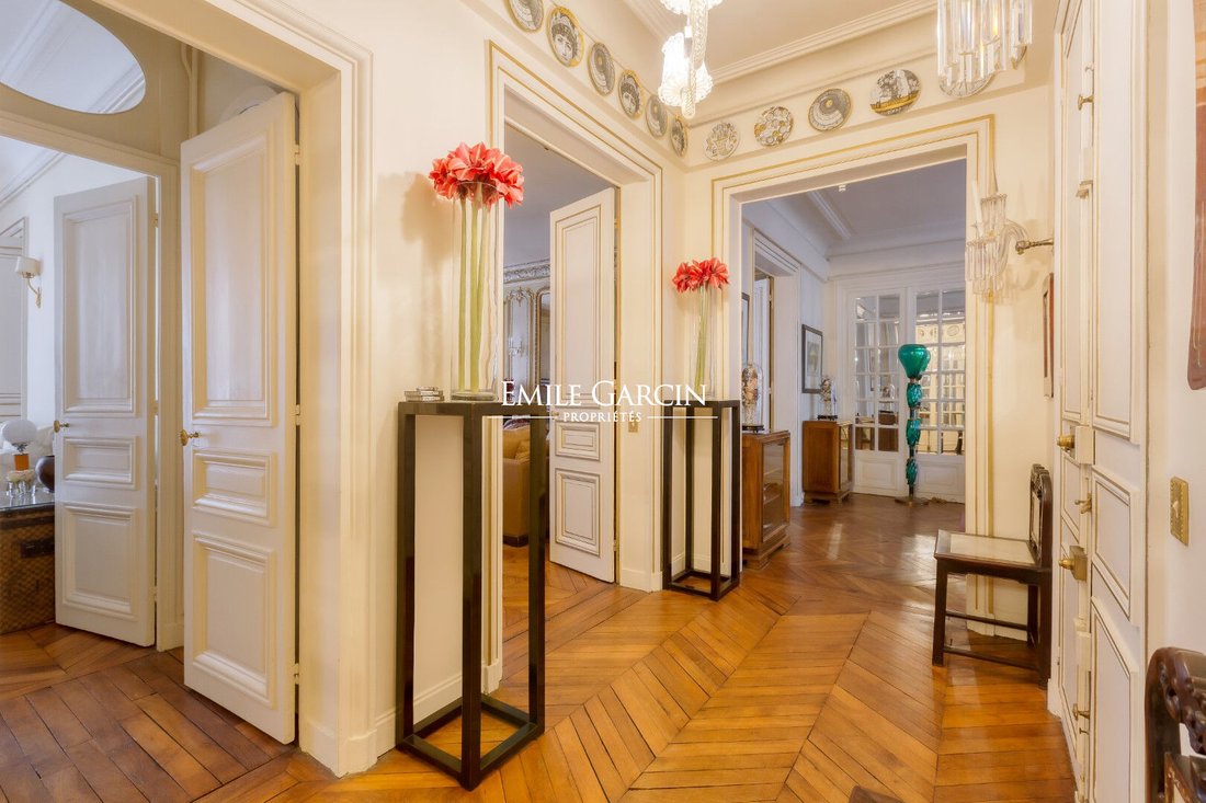 Appartamento a Saint Philippe du Roule, Paris 8e Arrondissement, Parigi 5 - 18867813