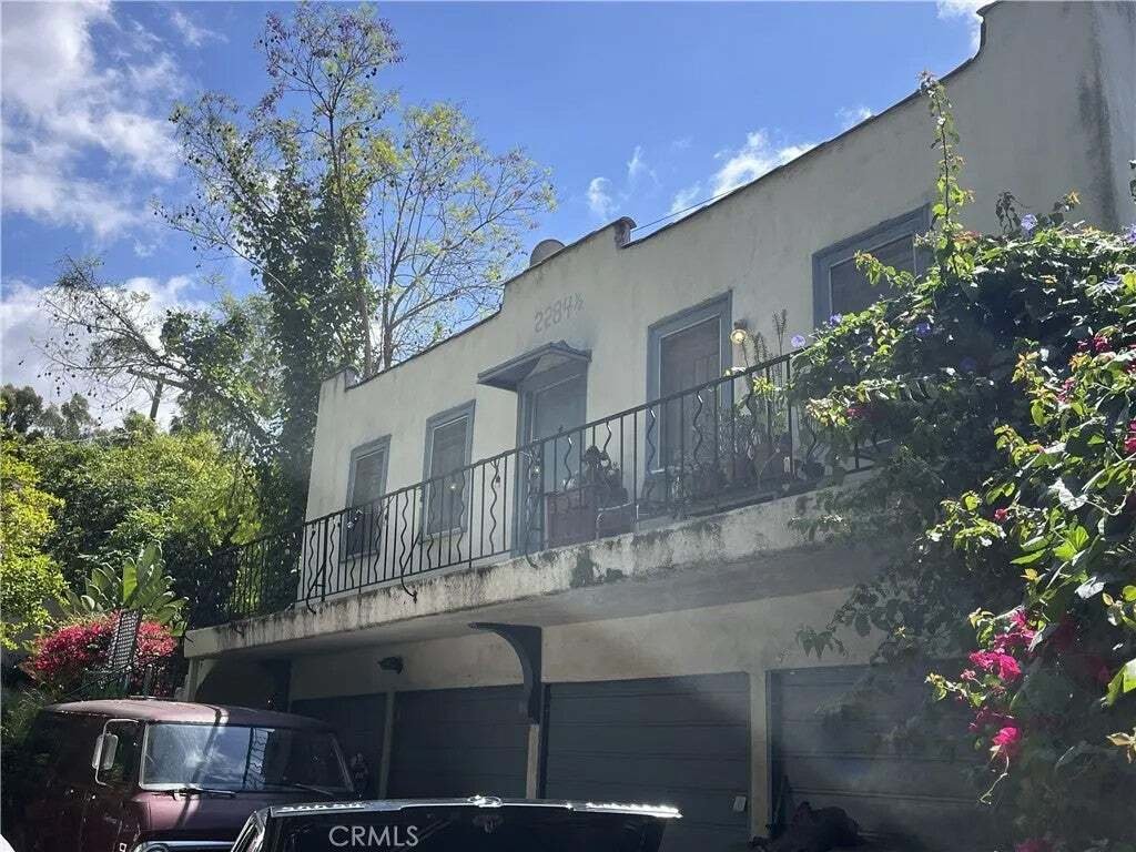 Los Angeles, California, United States 3 - 18682847
