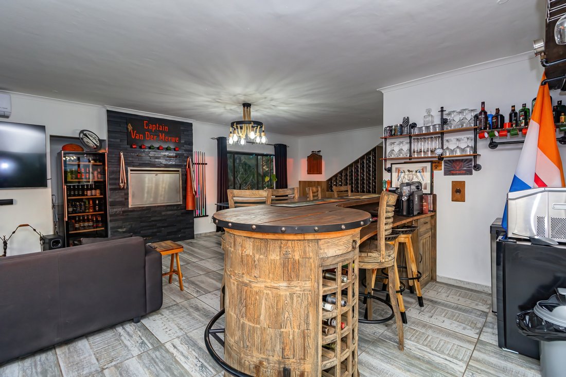 Country House in Mountainside, Helderberg, Cape Town 5 - 18864451