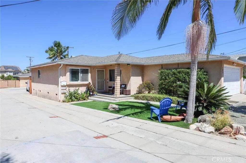 Lomita, California, United States 5 - 18866614