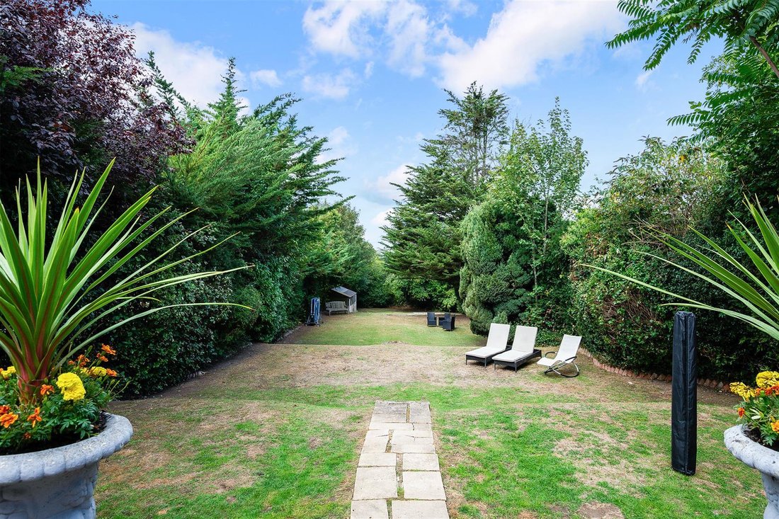 House in Nork, Reigate and Banstead, England 4 - 17069791