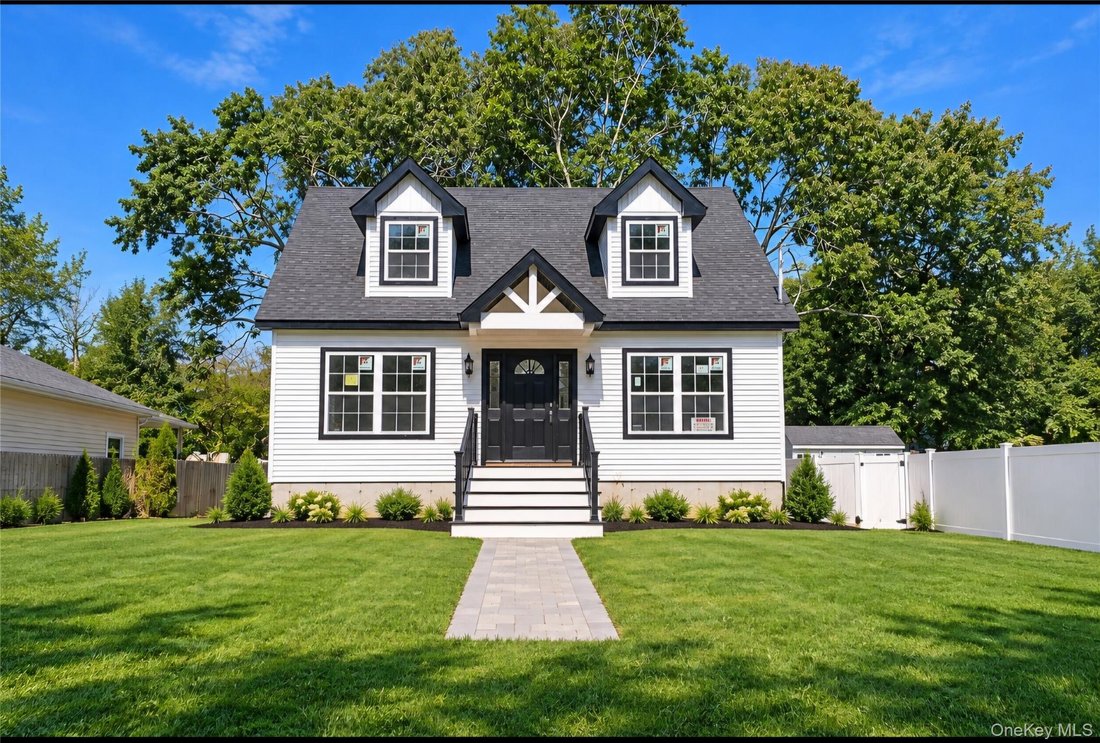 House in Shirley, New York, United States 1 - 15550211