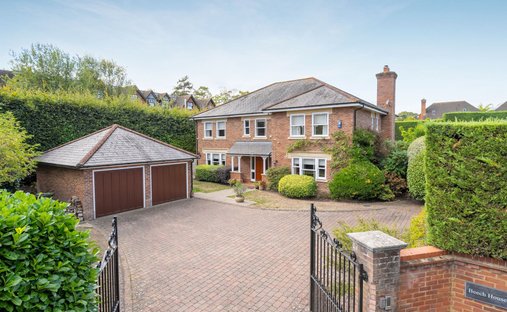 House in Sunninghill, England 1