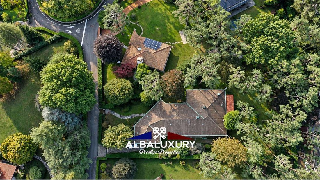 Villa in Appiano Gentile, Lombardy, Italy 1 - 17968553