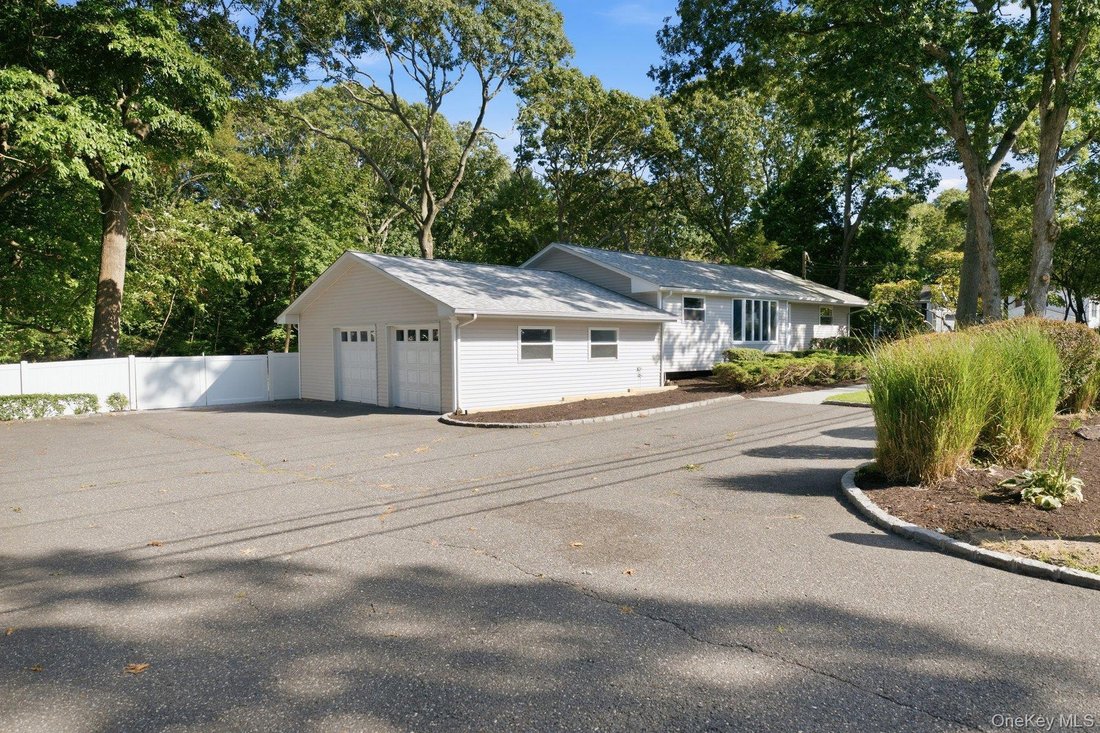 House in Centereach, New York, United States 1 - 18866918