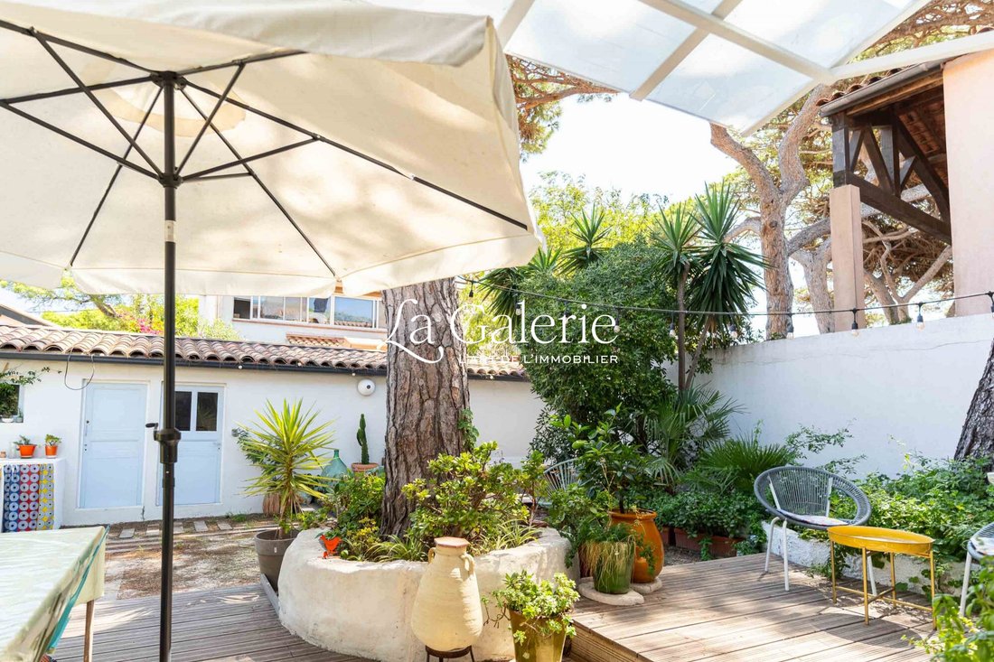 Villa in Hyeres, Provence-Alpes-Côte d'Azur, France 2 - 18868416