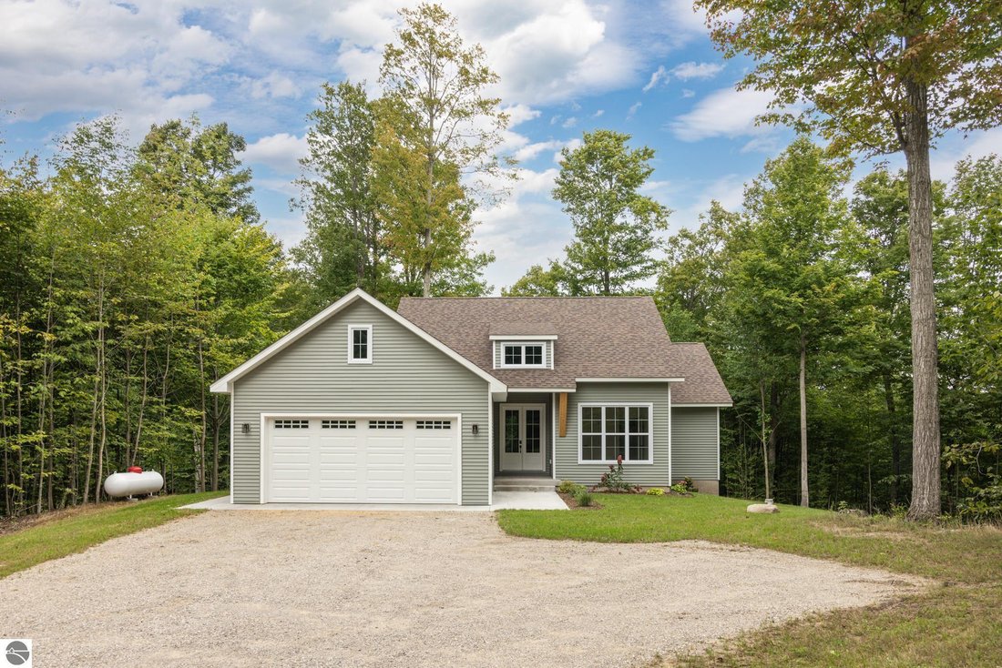 House in Empire, Michigan, United States 3 - 18636433