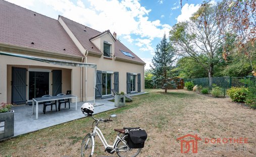 Maison à Vieux Village-Murs du Parc, Marolles-en-Brie, France 1