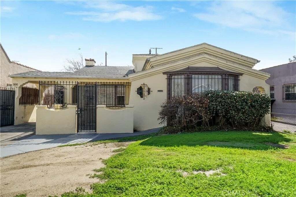 Los Angeles, California, United States 2 - 18866619