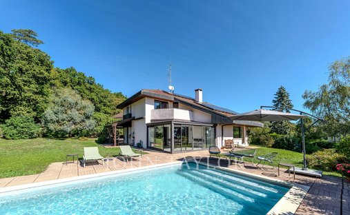 Villa in Givrins, Vaud, Switzerland 1
