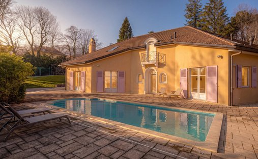 Haus in Centre, Gex, Frankreich 1