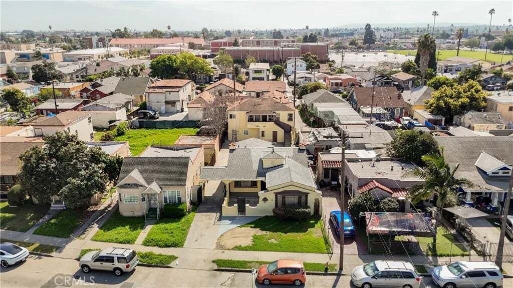 Los Angeles, California, United States 3 - 18866619