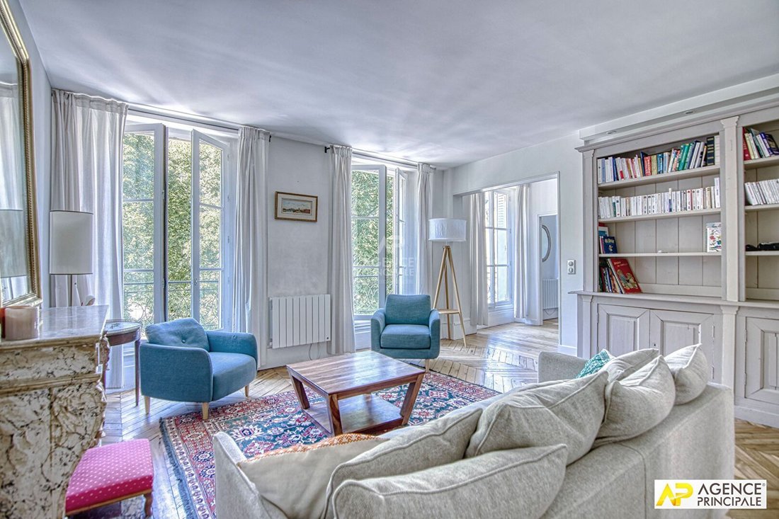 Apartment in Domaine National du Château, Versailles, France 3 - 18867256