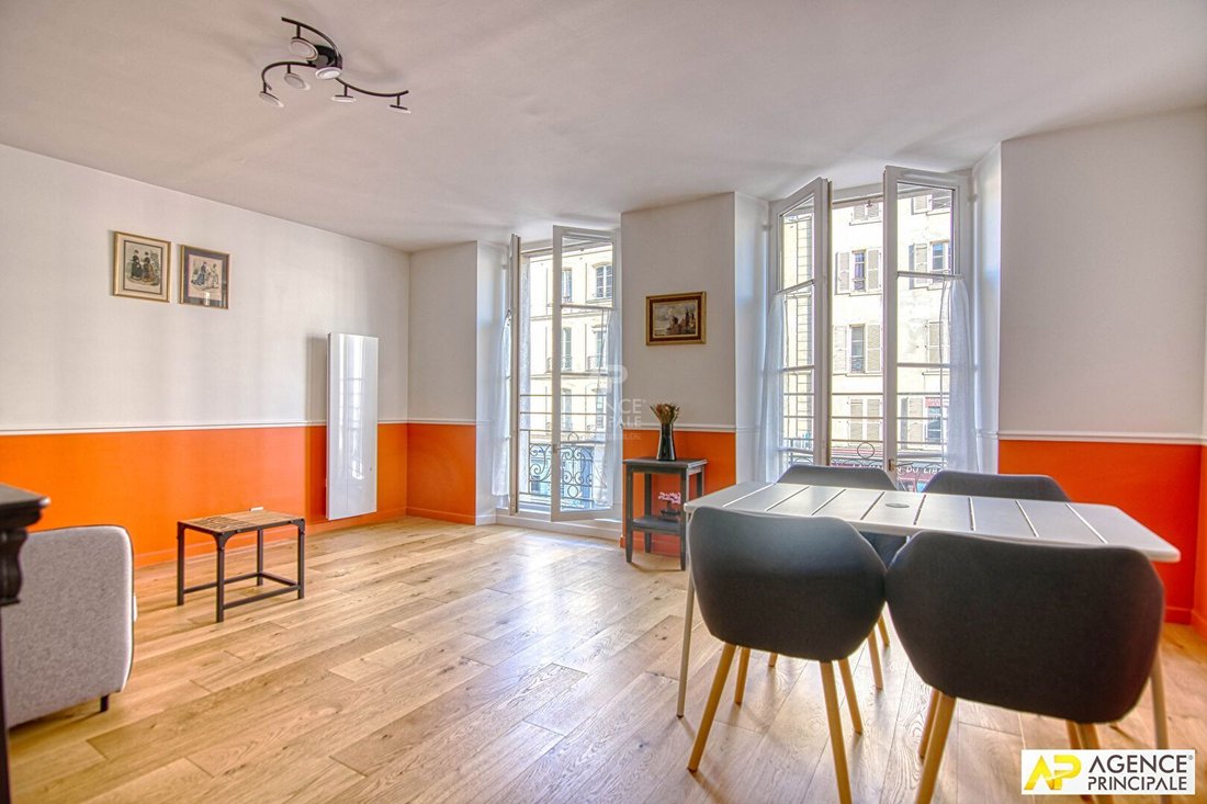 Apartment in Domaine National du Château, Versailles, France 5 - 18867113