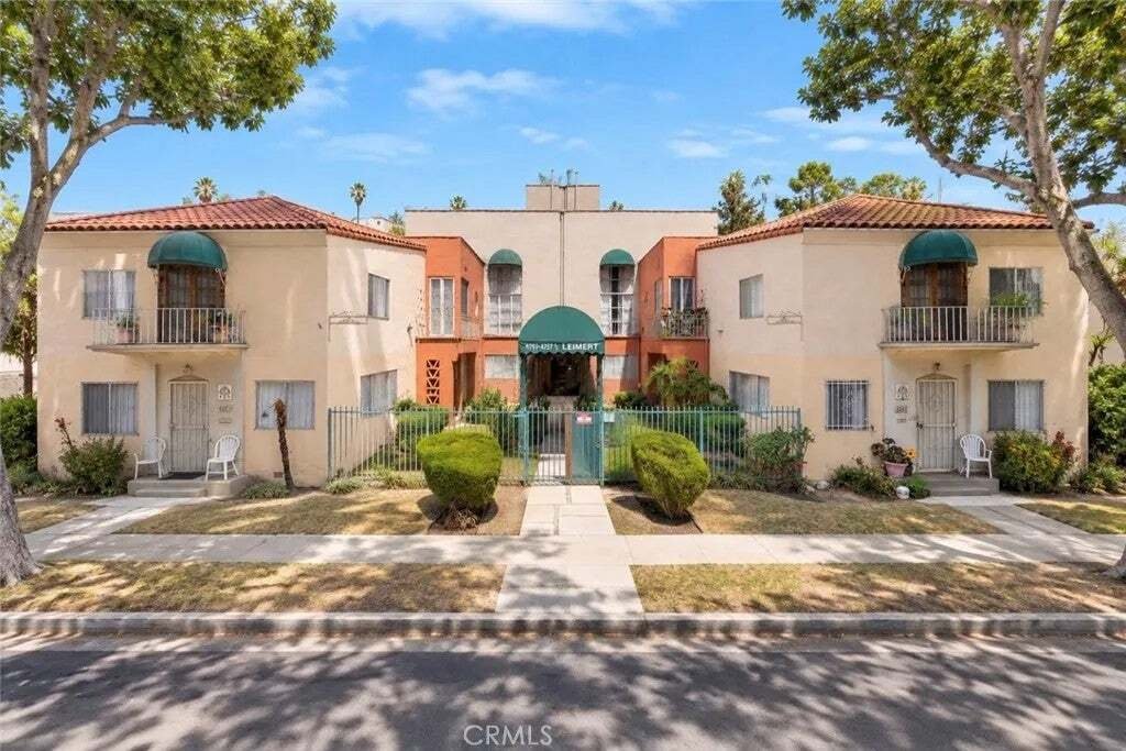 Los Angeles, California, United States 1 - 18695364