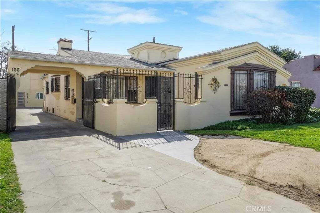 Los Angeles, California, United States 1 - 18866619