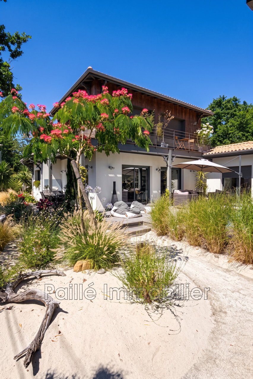 Villa in Soulac-sur-Mer, Nouvelle-Aquitaine, France 1 - 18863252