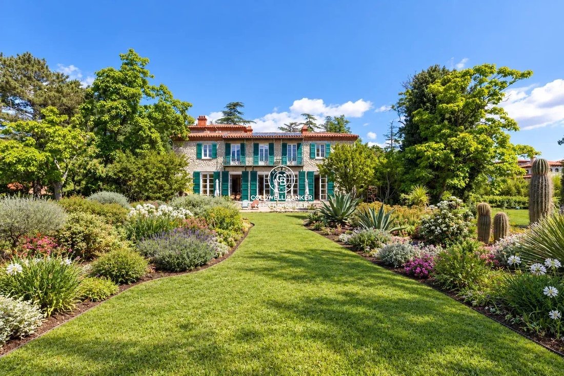 Estate in Ouest, Prades, France 3 - 18859718