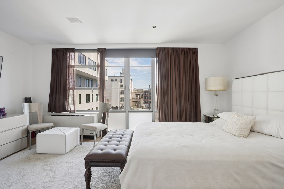 New York, New York, United States 5 - 18866974