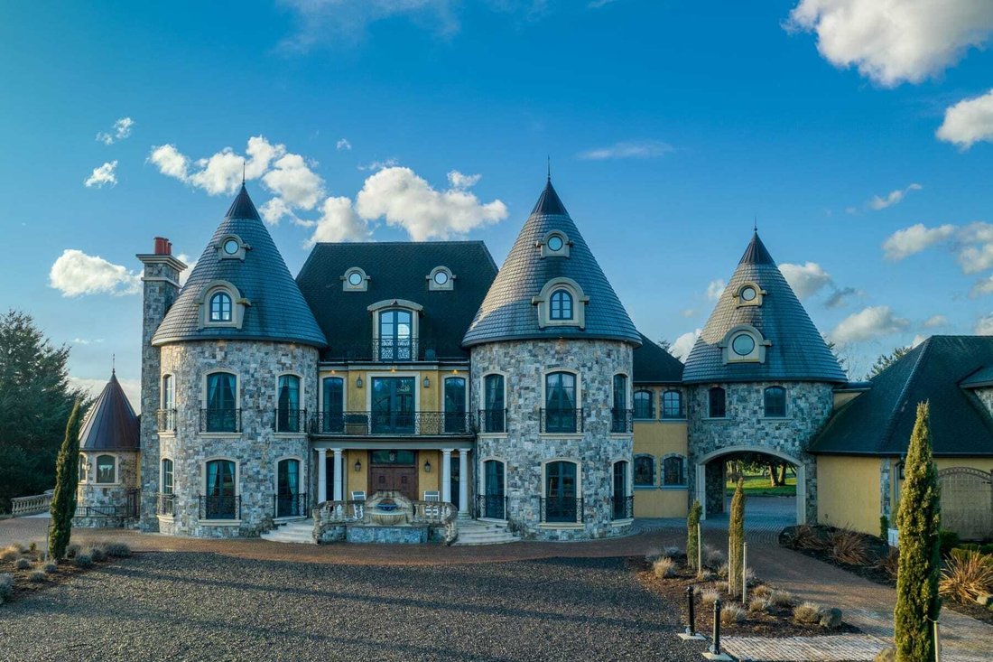 House in West Linn, Oregon, United States 2 - 15710356