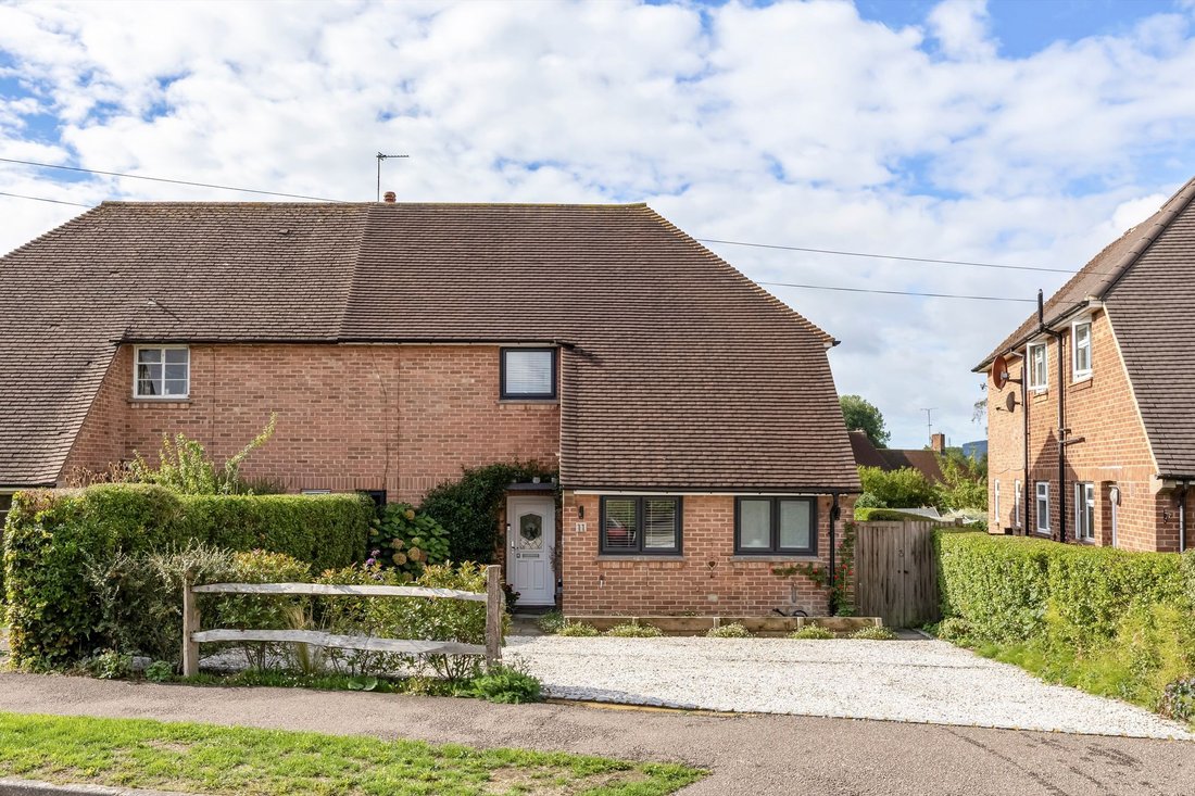 House in Horsham, England 1 - 18867360