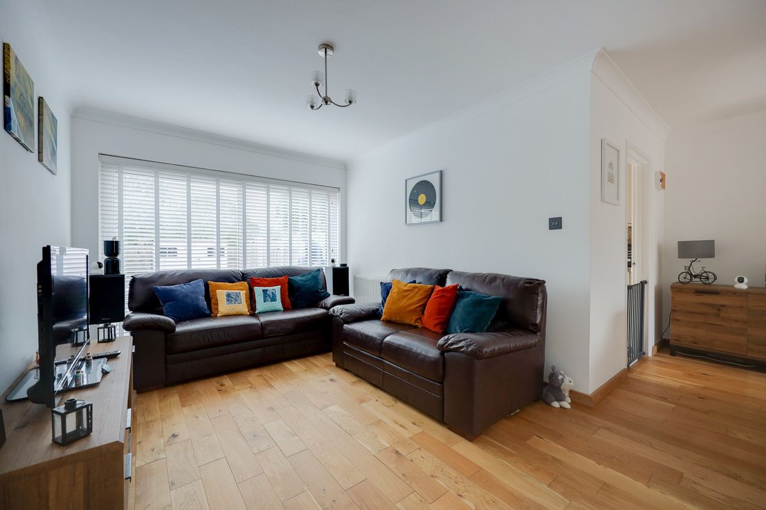 Haus in Burgess Hill, England 3 - 18864123