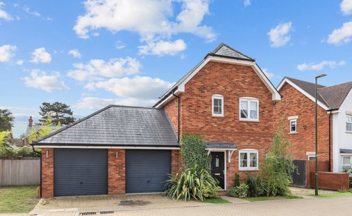 House in Broadbridge Heath, England 1