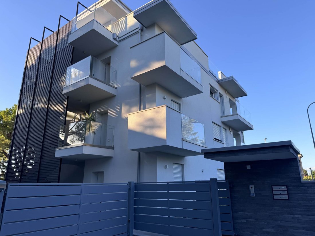 Penthouse in Desenzano Centro, Desenzano del Garda, Lombardy 3 - 18867194