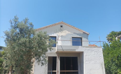 House in Zone Est Diffuse, Saint-Tropez, France 1