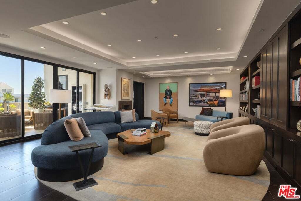 Co Op in Los Angeles, California, United States 2 - 18866406
