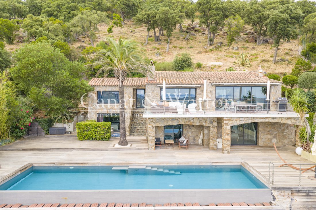 Villa in Sud, Cavalaire-sur-Mer, France 1 - 18302266