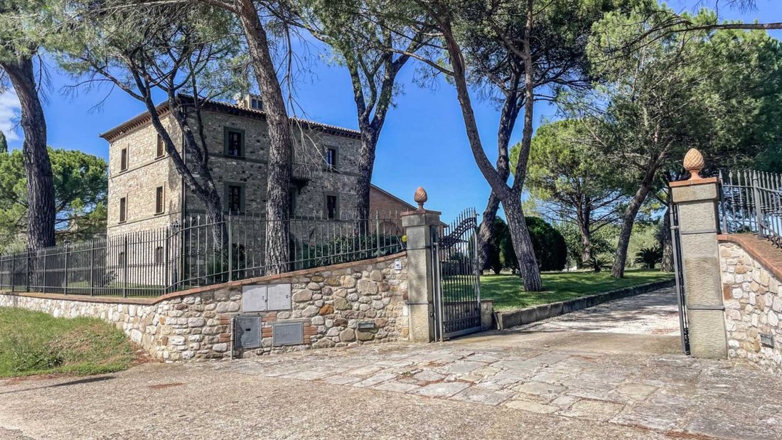 Villa in Todi, Umbrien, Italien 3 - 18867006