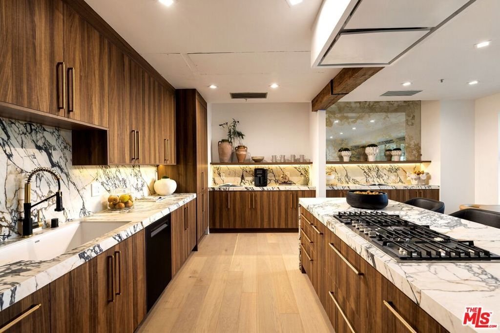 Condo in Los Angeles, California, United States 5 - 18866331