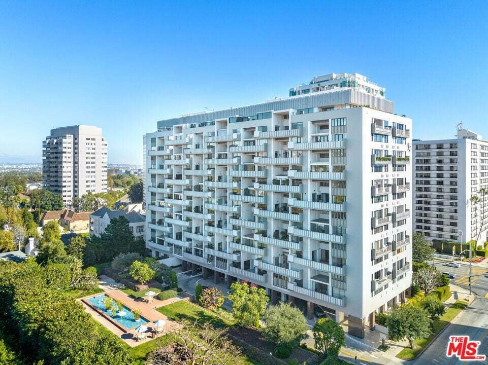 Co Op in Los Angeles, California, United States 1 - 18866406