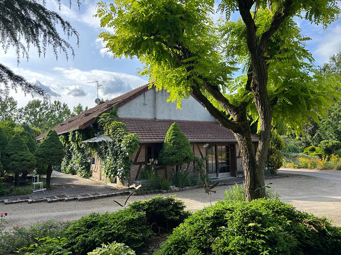 Villa in Chalon-sur-Saone, Bourgogne – Franche-Comté, France 2 - 18864394