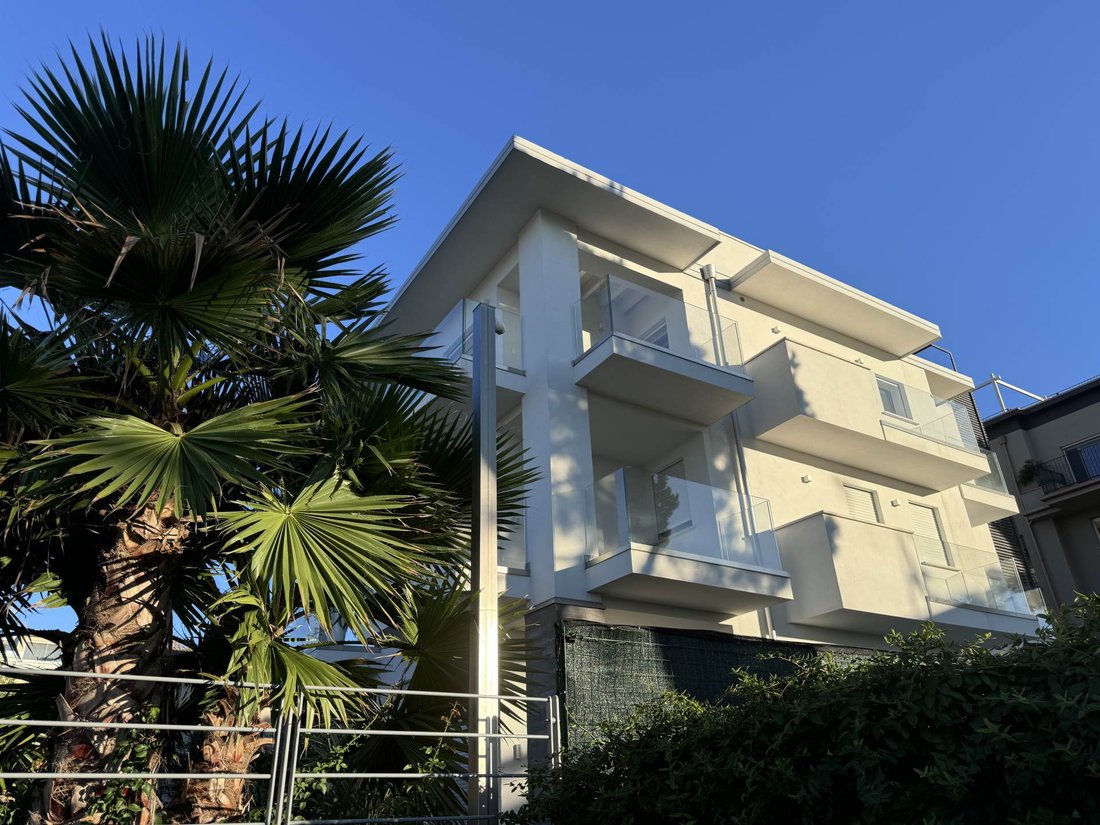 Penthouse in Desenzano Centro, Desenzano del Garda, Lombardy 1 - 18867194