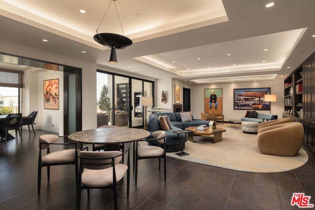 Co Op in Los Angeles, California, United States 3 - 18866406