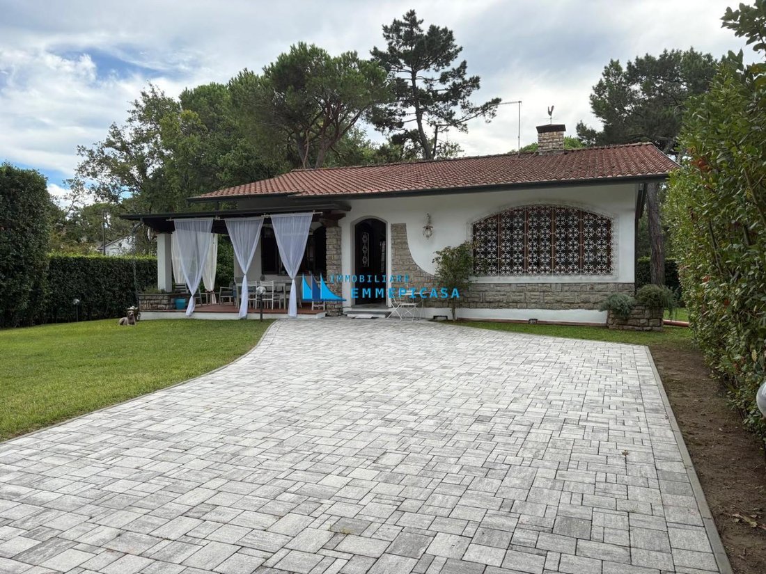 Villa en Poveromo, Massa, Italia 1 - 18867033