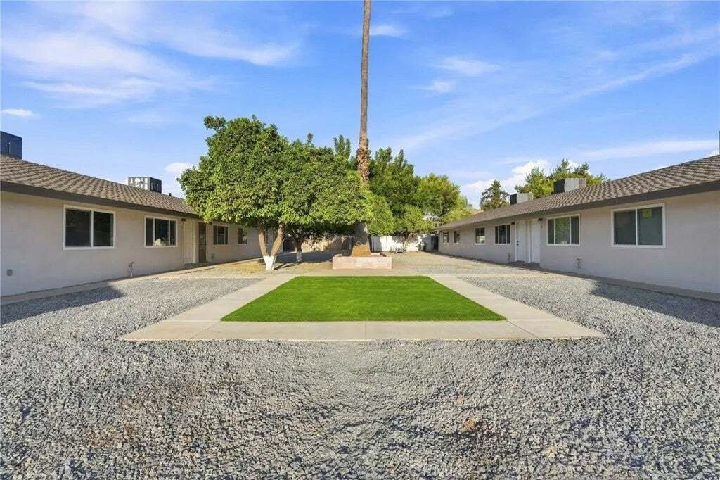 Porterville, California, United States 1 - 18866646