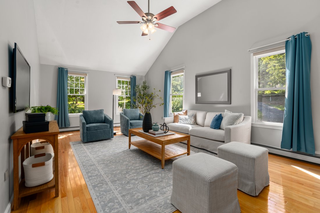 House in Southborough, Massachusetts, United States 2 - 18146137