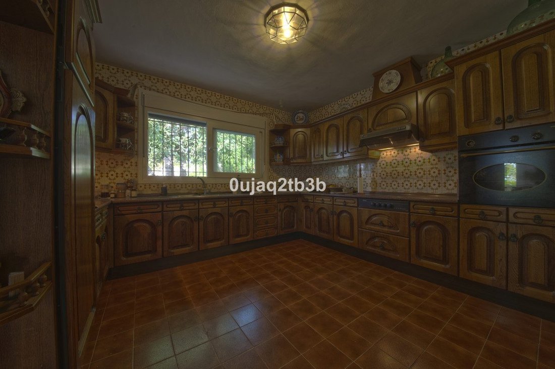 Villa in Estepona, Andalusia, Spain 4 - 18869024