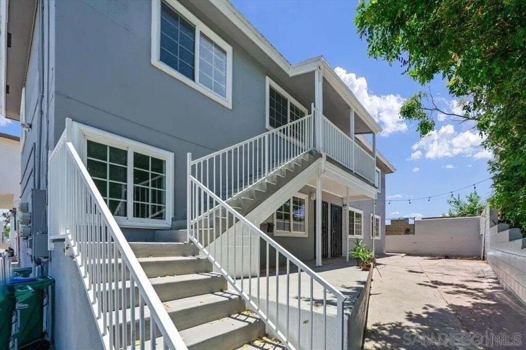 San Diego, California, United States 1 - 18869033