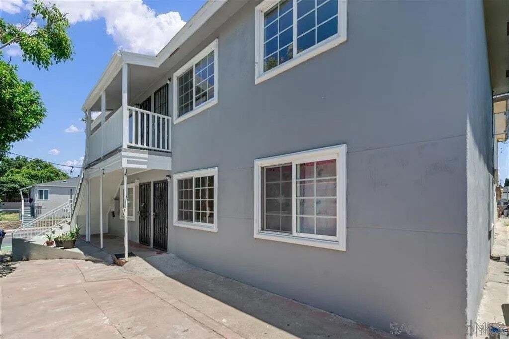 San Diego, California, United States 2 - 18869033
