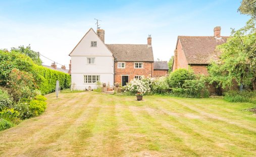 Farm Ranch in Cublington, England 1