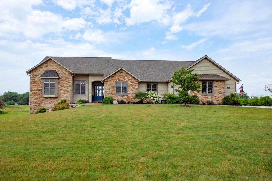 House in West Bend, Wisconsin, United States 2 - 18868809