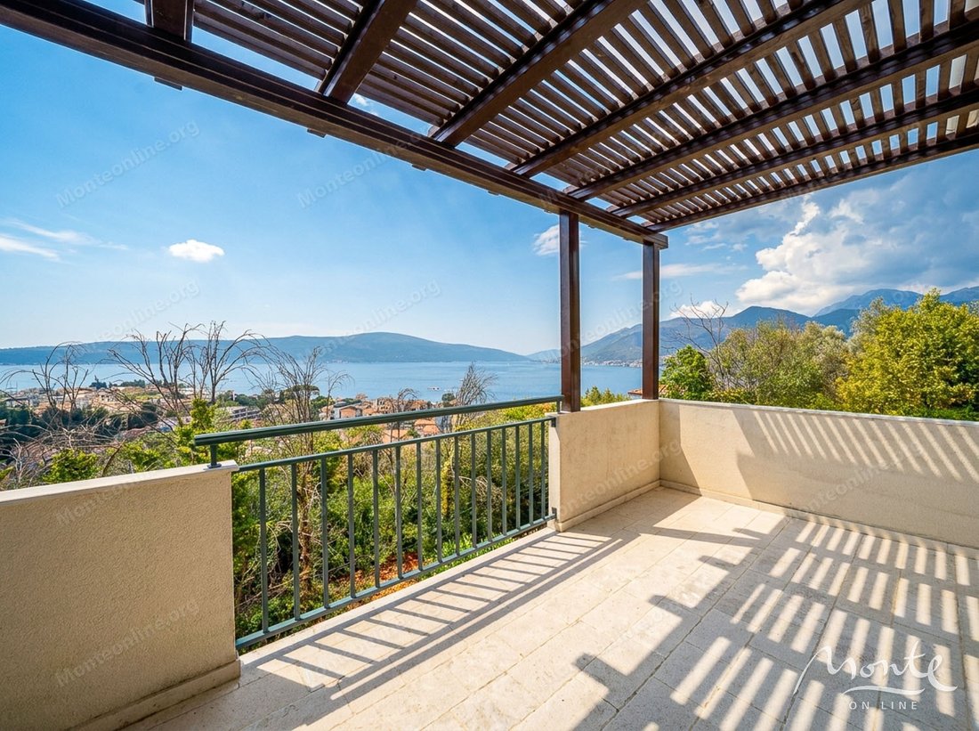 Villa in Donja Lastva, Tivat Municipality, Montenegro 1 - 18869678